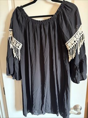 Umgee Black Peasant Blouse with Cream Crochet Fringe